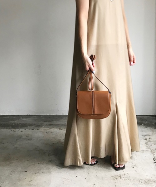 COMMON WARE(コモンウェアー)の「ST:ROVERETO SQUARE FLAP BAG スクウェア フラップ バック(ショルダーバッグ・レディース・ブラック/ブラック系その他/ベージュ/キャメル・FREE)」の5枚目の写真