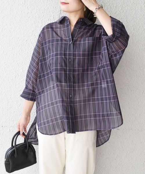 SHIPS(シップス)の「シアーチェックドルマンビッグシャツ◇(シャツ/ブラウス・レディース・ベージュ/ネイビー・ONE SIZE)」の2枚目の写真