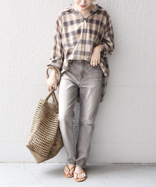 SHIPS(シップス)の「シアーチェックドルマンビッグシャツ◇(シャツ/ブラウス・レディース・ベージュ/ネイビー・ONE SIZE)」の7枚目の写真