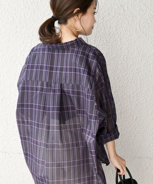 SHIPS(シップス)の「シアーチェックドルマンビッグシャツ◇(シャツ/ブラウス・レディース・ベージュ/ネイビー・ONE SIZE)」の9枚目の写真