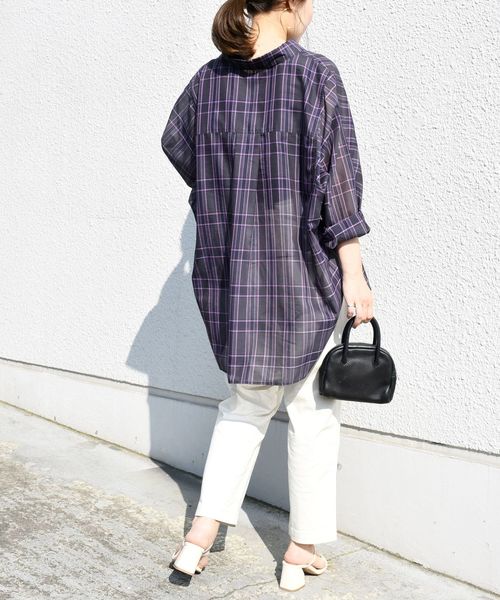 SHIPS(シップス)の「シアーチェックドルマンビッグシャツ◇(シャツ/ブラウス・レディース・ベージュ/ネイビー・ONE SIZE)」の14枚目の写真
