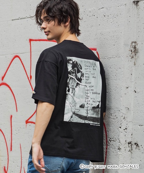Mark Gonzales(マーク・ゴンザレス)の「Mark Gonzales(マーク ゴンザレス)ビックグラフィックTシャツ(Tシャツ/カットソー・メンズ・ホワイト/ブラック・M/L/XL)」の1枚目の写真