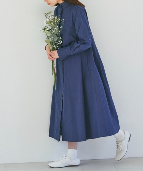 and R(アンドアール)の「コットンタイプライターバックタックワンピース(ワンピース・レディース・オフホワイト/ネイビー/クリーム・FREE)」の3枚目の写真