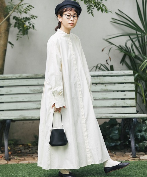 and R(アンドアール)の「コットンタイプライターバックタックワンピース(ワンピース・レディース・オフホワイト/ネイビー/クリーム・FREE)」の2枚目の写真