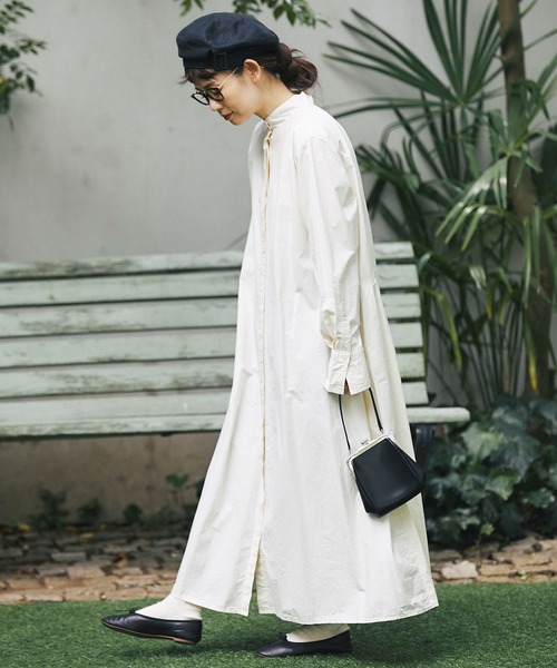 and R(アンドアール)の「コットンタイプライターバックタックワンピース(ワンピース・レディース・オフホワイト/ネイビー/クリーム・FREE)」の4枚目の写真