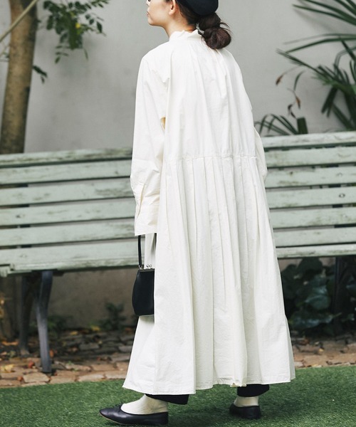 and R(アンドアール)の「コットンタイプライターバックタックワンピース(ワンピース・レディース・オフホワイト/ネイビー/クリーム・FREE)」の5枚目の写真