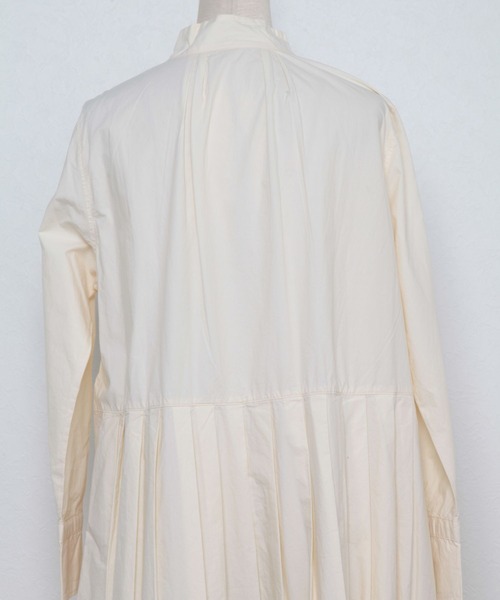 and R(アンドアール)の「コットンタイプライターバックタックワンピース(ワンピース・レディース・オフホワイト/ネイビー/クリーム・FREE)」の12枚目の写真