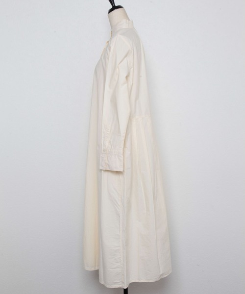 and R(アンドアール)の「コットンタイプライターバックタックワンピース(ワンピース・レディース・オフホワイト/ネイビー/クリーム・FREE)」の15枚目の写真