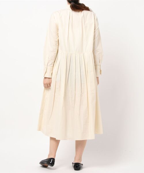 and R(アンドアール)の「コットンタイプライターバックタックワンピース(ワンピース・レディース・オフホワイト/ネイビー/クリーム・FREE)」の18枚目の写真