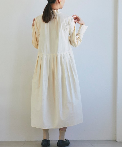 and R(アンドアール)の「コットンタイプライターバックタックワンピース(ワンピース・レディース・オフホワイト/ネイビー/クリーム・FREE)」の20枚目の写真