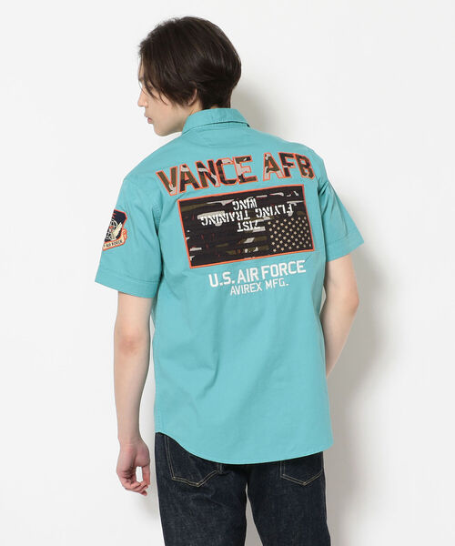 AVIREX（アヴィレックス）の「ミリタリー パッチド シャツ ヴァンス AFB/SS MILI PATCHED SHIRTS VANCE AFB/アヴィレックス/AVIREX（シャツ/ブラウス・メンズ・ブラック/オフホワイト/ブラウン/サックスブルー・XX-LARGE/LARGE/MEDIUM/X-LARGE）」の4枚目の写真