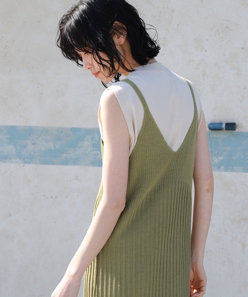 LAKOLE（ラコレ）の「14Gスリーブレスハイネックプルオーバー / 933226（ニット/セーター・レディース・ブラック/グリーン/ライトイエロー/キャメル・SMALL/MEDIUM）」の3枚目の写真