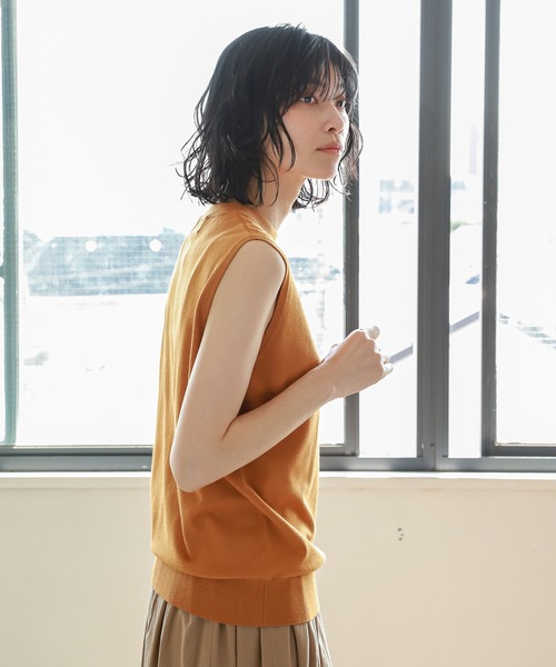 LAKOLE（ラコレ）の「14Gスリーブレスハイネックプルオーバー / 933226（ニット/セーター・レディース・ブラック/グリーン/ライトイエロー/キャメル・SMALL/MEDIUM）」の4枚目の写真