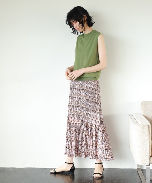 LAKOLE（ラコレ）の「14Gスリーブレスハイネックプルオーバー / 933226（ニット/セーター・レディース・ブラック/グリーン/ライトイエロー/キャメル・SMALL/MEDIUM）」の20枚目の写真