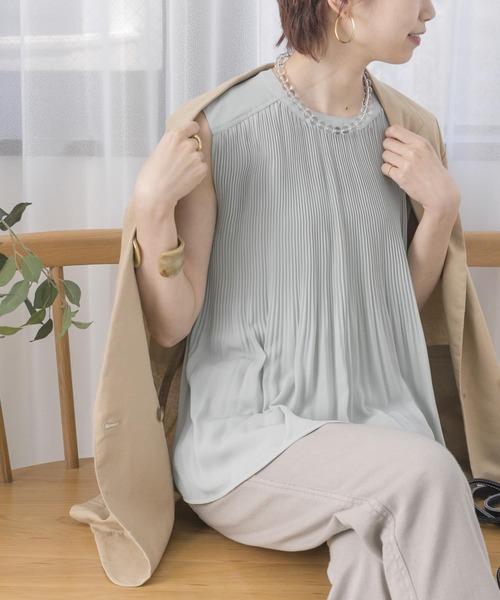 URBAN RESEARCH（アーバンリサーチ）の「プリーツデザインノースリーブブラウス（シャツ/ブラウス・レディース・アイボリー/ドット/ミント・FREE）」の2枚目の写真