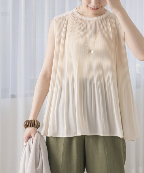 URBAN RESEARCH（アーバンリサーチ）の「プリーツデザインノースリーブブラウス（シャツ/ブラウス・レディース・アイボリー/ドット/ミント・FREE）」の4枚目の写真