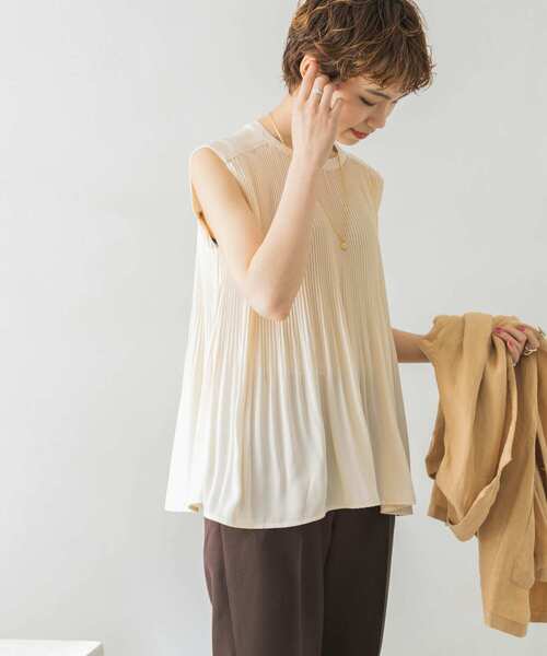 URBAN RESEARCH（アーバンリサーチ）の「プリーツデザインノースリーブブラウス（シャツ/ブラウス・レディース・アイボリー/ドット/ミント・FREE）」の8枚目の写真