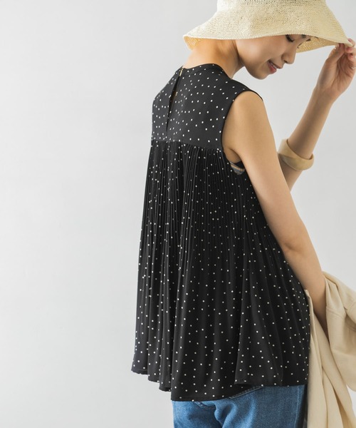 URBAN RESEARCH（アーバンリサーチ）の「プリーツデザインノースリーブブラウス（シャツ/ブラウス・レディース・アイボリー/ドット/ミント・FREE）」の14枚目の写真