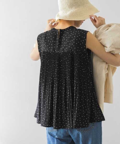 URBAN RESEARCH（アーバンリサーチ）の「プリーツデザインノースリーブブラウス（シャツ/ブラウス・レディース・アイボリー/ドット/ミント・FREE）」の16枚目の写真