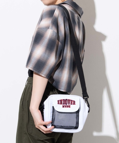 WEGO(ウィゴー)の「WEGO/カレッジロゴスクエアショルダーバッグ(ショルダーバッグ・レディース・ホワイト/ダークグリーン/ベージュ/ブラック・FREE)」の1枚目の写真