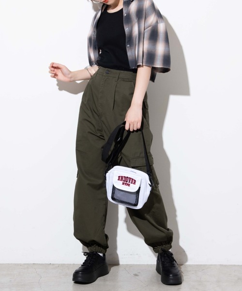 WEGO(ウィゴー)の「WEGO/カレッジロゴスクエアショルダーバッグ(ショルダーバッグ・レディース・ホワイト/ダークグリーン/ベージュ/ブラック・FREE)」の9枚目の写真