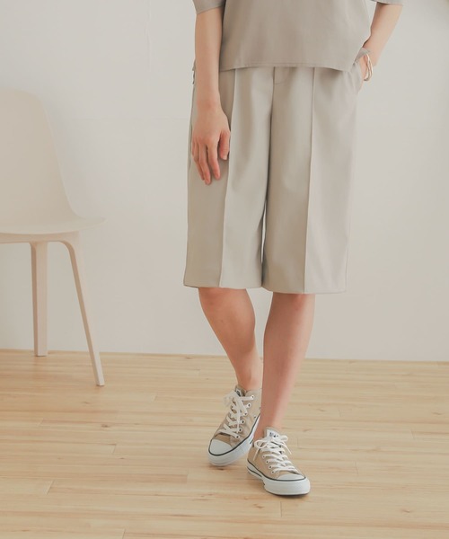 SENSE OF PLACE by URBAN RESEARCH（センスオブプレイスバイアーバンリサーチ）の「フェイクレザーピンタックバミューダパンツ（その他パンツ・レディース・ライトベージュ/ブラック/ブラウン・MEDIUM/SMALL）」の12枚目の写真