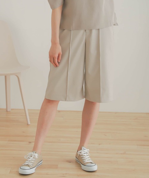 SENSE OF PLACE by URBAN RESEARCH（センスオブプレイスバイアーバンリサーチ）の「フェイクレザーピンタックバミューダパンツ（その他パンツ・レディース・ライトベージュ/ブラック/ブラウン・MEDIUM/SMALL）」の13枚目の写真