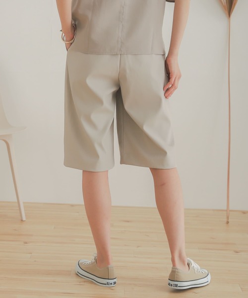 SENSE OF PLACE by URBAN RESEARCH（センスオブプレイスバイアーバンリサーチ）の「フェイクレザーピンタックバミューダパンツ（その他パンツ・レディース・ライトベージュ/ブラック/ブラウン・MEDIUM/SMALL）」の16枚目の写真