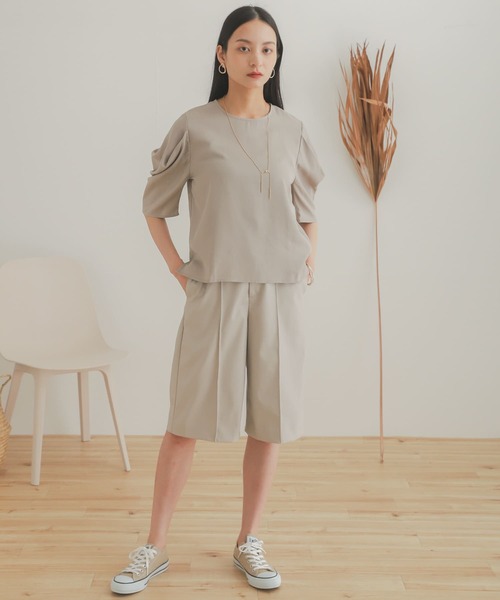 SENSE OF PLACE by URBAN RESEARCH（センスオブプレイスバイアーバンリサーチ）の「フェイクレザーピンタックバミューダパンツ（その他パンツ・レディース・ライトベージュ/ブラック/ブラウン・MEDIUM/SMALL）」の17枚目の写真