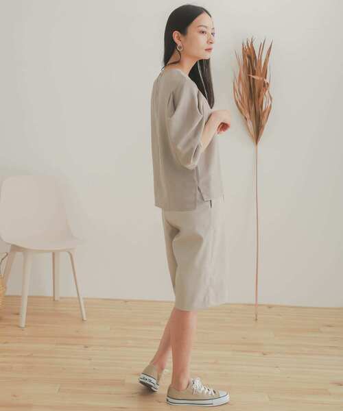 SENSE OF PLACE by URBAN RESEARCH（センスオブプレイスバイアーバンリサーチ）の「フェイクレザーピンタックバミューダパンツ（その他パンツ・レディース・ライトベージュ/ブラック/ブラウン・MEDIUM/SMALL）」の19枚目の写真