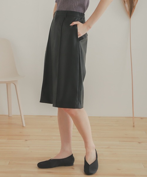 SENSE OF PLACE by URBAN RESEARCH（センスオブプレイスバイアーバンリサーチ）の「フェイクレザーピンタックバミューダパンツ（その他パンツ・レディース・ライトベージュ/ブラック/ブラウン・MEDIUM/SMALL）」の22枚目の写真