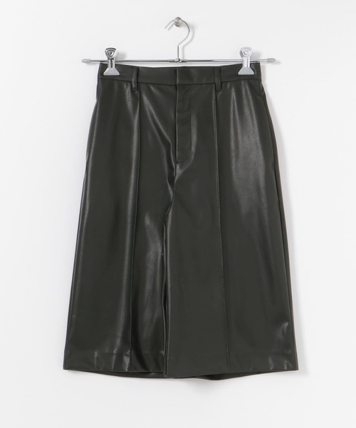 SENSE OF PLACE by URBAN RESEARCH（センスオブプレイスバイアーバンリサーチ）の「フェイクレザーピンタックバミューダパンツ（その他パンツ・レディース・ライトベージュ/ブラック/ブラウン・MEDIUM/SMALL）」の4枚目の写真