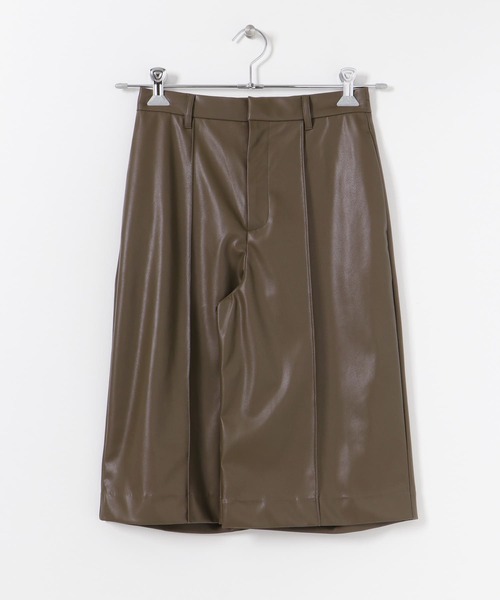 SENSE OF PLACE by URBAN RESEARCH（センスオブプレイスバイアーバンリサーチ）の「フェイクレザーピンタックバミューダパンツ（その他パンツ・レディース・ライトベージュ/ブラック/ブラウン・MEDIUM/SMALL）」の5枚目の写真