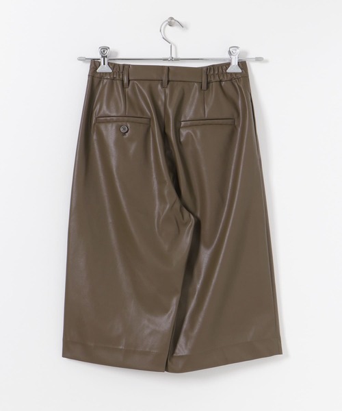 SENSE OF PLACE by URBAN RESEARCH（センスオブプレイスバイアーバンリサーチ）の「フェイクレザーピンタックバミューダパンツ（その他パンツ・レディース・ライトベージュ/ブラック/ブラウン・MEDIUM/SMALL）」の8枚目の写真