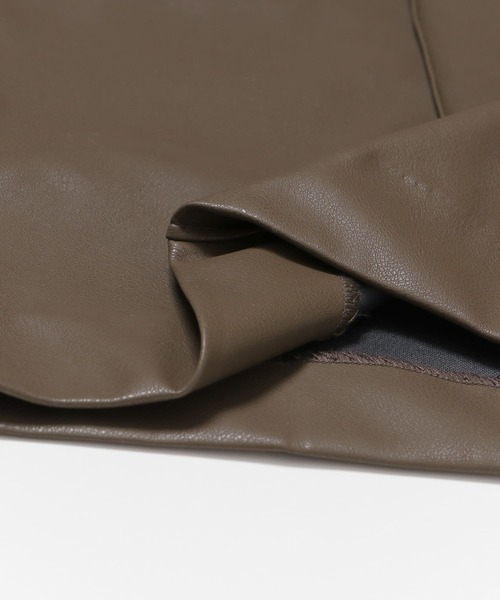 SENSE OF PLACE by URBAN RESEARCH（センスオブプレイスバイアーバンリサーチ）の「フェイクレザーピンタックバミューダパンツ（その他パンツ・レディース・ライトベージュ/ブラック/ブラウン・MEDIUM/SMALL）」の9枚目の写真