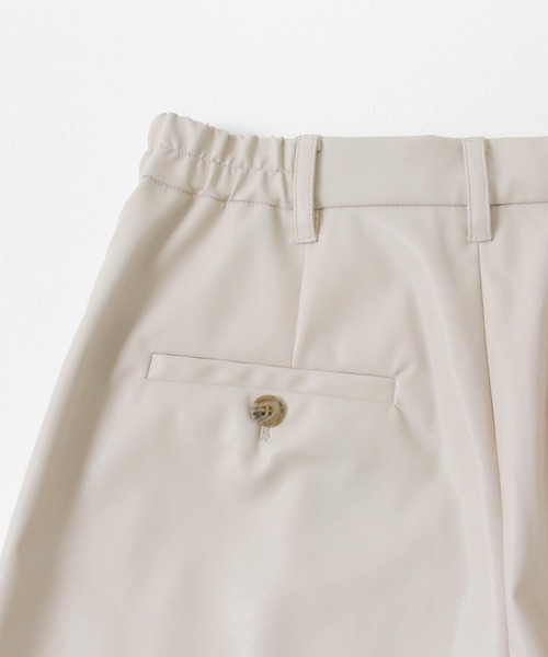 SENSE OF PLACE by URBAN RESEARCH（センスオブプレイスバイアーバンリサーチ）の「フェイクレザーピンタックバミューダパンツ（その他パンツ・レディース・ライトベージュ/ブラック/ブラウン・MEDIUM/SMALL）」の10枚目の写真