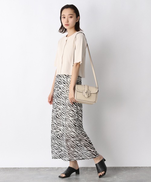 JEANASIS(ジーナシス)の「コットンリブクロップドクルーネックカーディガン/216208(カーディガン/ボレロ・レディース・ブラック/グリーン/アイボリー・FREE)」の4枚目の写真