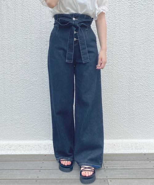 OLIVE des OLIVE(オリーブデオリーブ)の「スタイル良く見せデニムワイドパンツ(デニムパンツ・レディース・ブラック/ワンウォッシュ・FREE)」の14枚目の写真