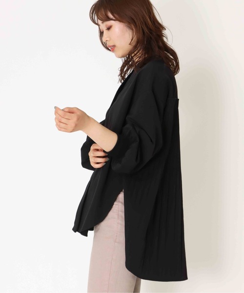 Jines(ジネス)の「【WEB/一部店舗限定販売】袖口がリブ編み/バックプリーツスタンドカラーシャツブラウス(シャツ/ブラウス・レディース・キャメル/ブラック/ホワイト・38)」の3枚目の写真