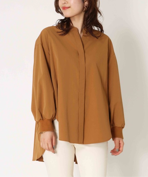 Jines(ジネス)の「【WEB/一部店舗限定販売】袖口がリブ編み/バックプリーツスタンドカラーシャツブラウス(シャツ/ブラウス・レディース・キャメル/ブラック/ホワイト・38)」の11枚目の写真