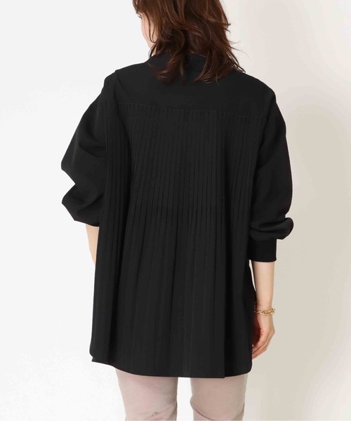 Jines(ジネス)の「【WEB/一部店舗限定販売】袖口がリブ編み/バックプリーツスタンドカラーシャツブラウス(シャツ/ブラウス・レディース・キャメル/ブラック/ホワイト・38)」の17枚目の写真