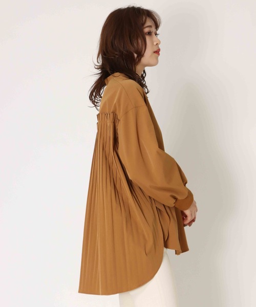 Jines(ジネス)の「【WEB/一部店舗限定販売】袖口がリブ編み/バックプリーツスタンドカラーシャツブラウス(シャツ/ブラウス・レディース・キャメル/ブラック/ホワイト・38)」の5枚目の写真