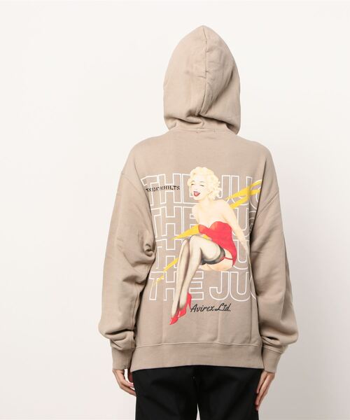 AVIREX（アヴィレックス）の「ピンナップガール プルオーバー パーカー /PIN UP GIRL PULLOVER PARKA（パーカー・レディース・ベージュ/ホワイト/ブラック/ブルーグレー・FREE）」の7枚目の写真