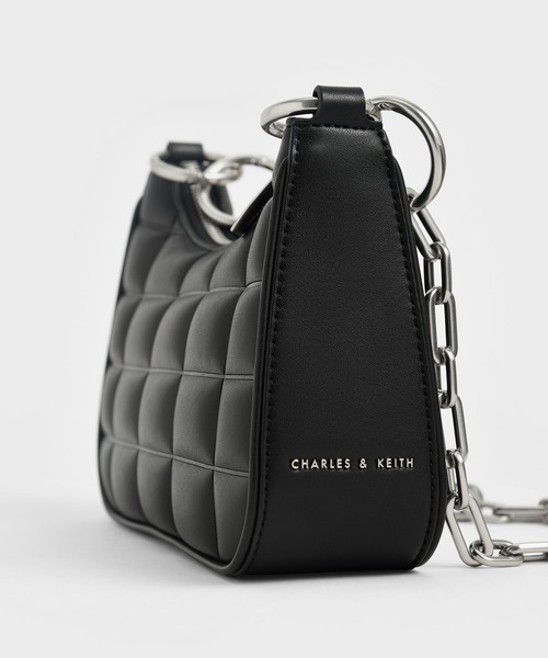 CHARLES & KEITH(チャールズ & キース)の「キルテッドチェーン ショルダーバッグ / Quilted Chain Shoulder Bag(ショルダーバッグ・レディース・ブラック/ホワイト/オレンジ・S)」の10枚目の写真