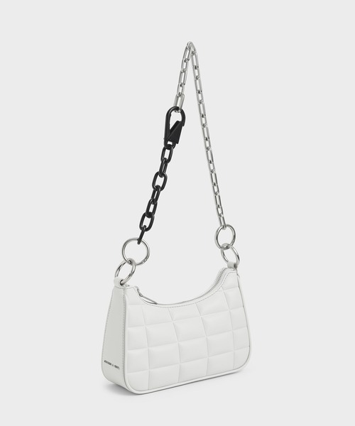 CHARLES & KEITH(チャールズ & キース)の「キルテッドチェーン ショルダーバッグ / Quilted Chain Shoulder Bag(ショルダーバッグ・レディース・ブラック/ホワイト/オレンジ・S)」の15枚目の写真