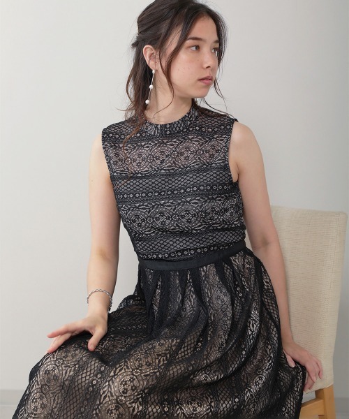 Bou Jeloud(ブージュルード)の「総柄レースミモレ丈ワンピース(ドレス・レディース・ブラック/グレー・38)」の2枚目の写真