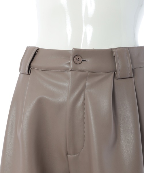 fifth calin（フィフスカラン）の「フェイクレザータックハーフパンツ（その他パンツ・レディース・ブラウン/ブラック・MEDIUM）」の12枚目の写真
