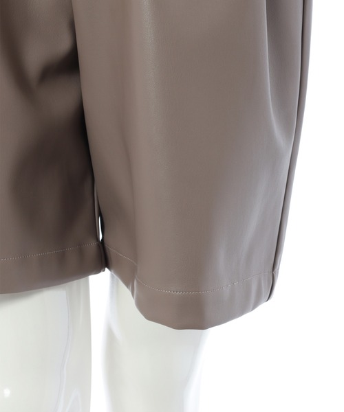 fifth calin（フィフスカラン）の「フェイクレザータックハーフパンツ（その他パンツ・レディース・ブラウン/ブラック・MEDIUM）」の13枚目の写真