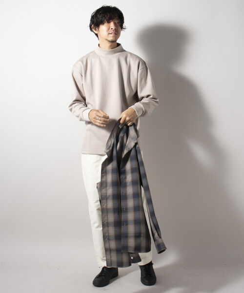 NOLLEY'S goodman(ノーリーズグッドマン)の「【WEB限定】ダンボールニット モックネック 日本製(※程良いルーズシルエットとツヤ感)(Tシャツ/カットソー・メンズ・ホワイト/オリーブ/ベージュ・MEDIUM/LARGE)」の4枚目の写真