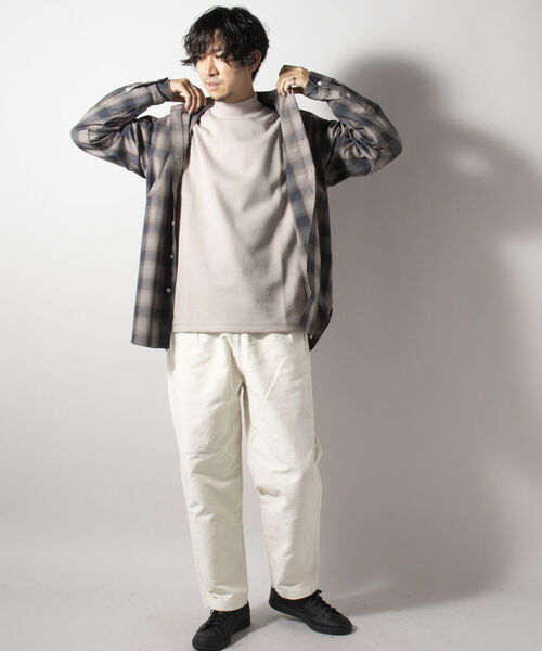NOLLEY'S goodman(ノーリーズグッドマン)の「【WEB限定】ダンボールニット モックネック 日本製(※程良いルーズシルエットとツヤ感)(Tシャツ/カットソー・メンズ・ホワイト/オリーブ/ベージュ・MEDIUM/LARGE)」の5枚目の写真